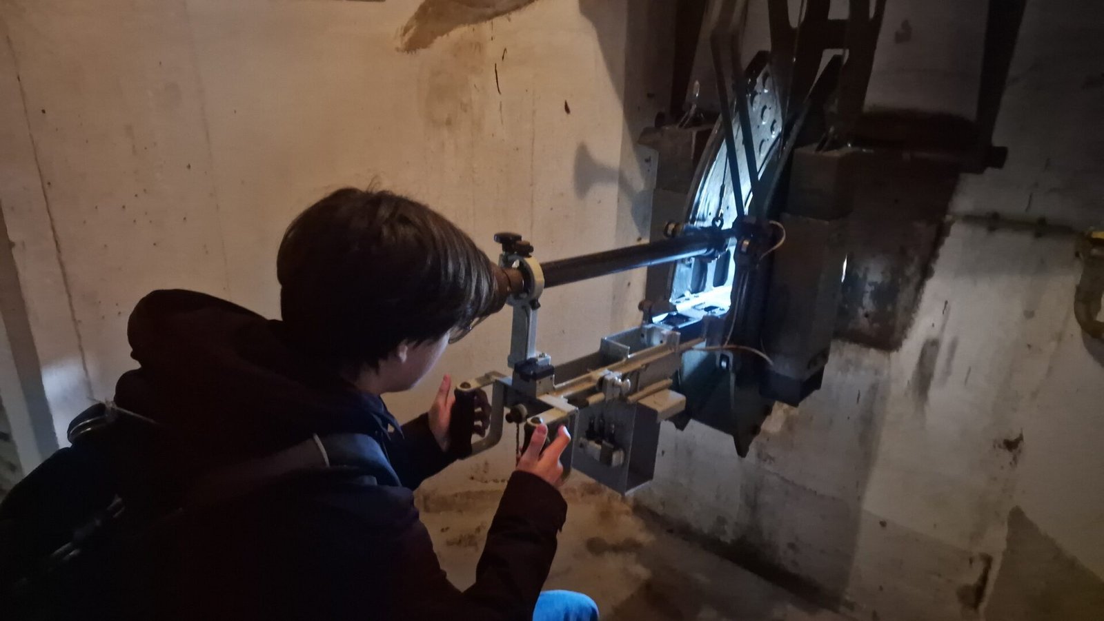 Student at machine gun station in SASSO San Gottardo bunker.